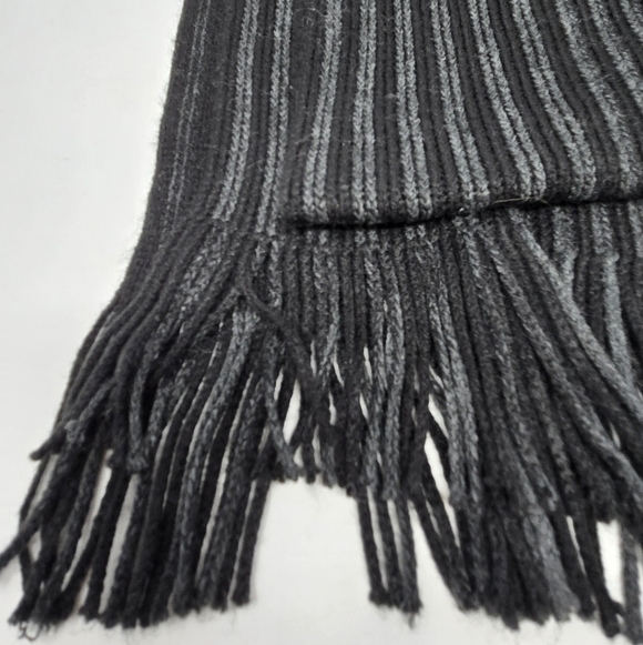 MICHAEL KORS LONG BLACK & GREY STRIPE SCARF FRINGE ENDS UNISEX OS WINTER COSY - Picture 7 of 12